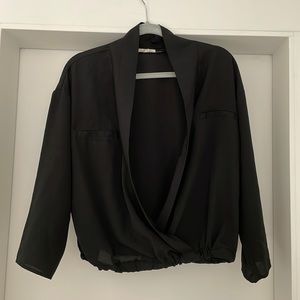 🌙3 FOR $20 
UO crop top - large